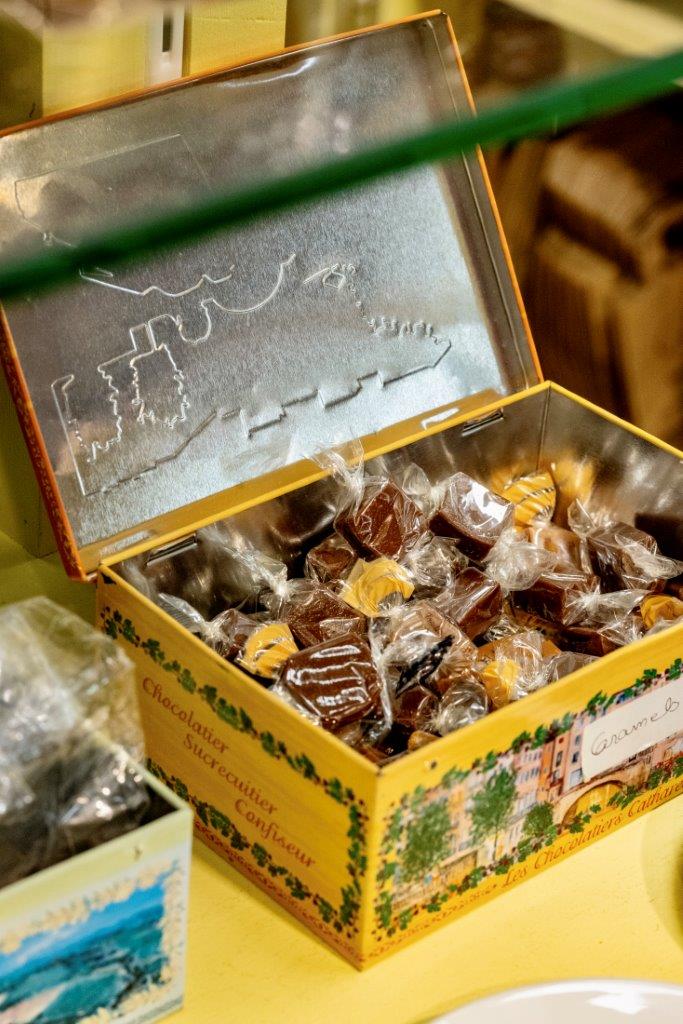 Chocolatiers cathares confiseur biscuiterie  halles narbonne commercant artisan manger alimentation  11