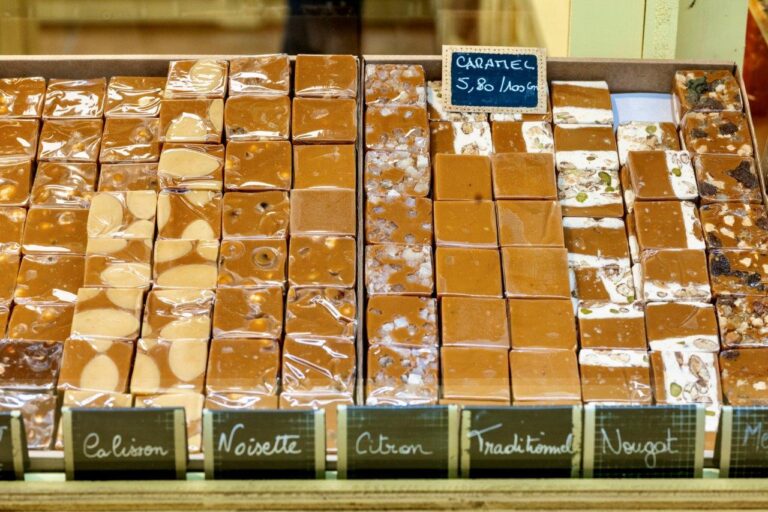 Chocolatiers cathares confiseur biscuiterie  halles narbonne commercant artisan manger alimentation  8 768x512