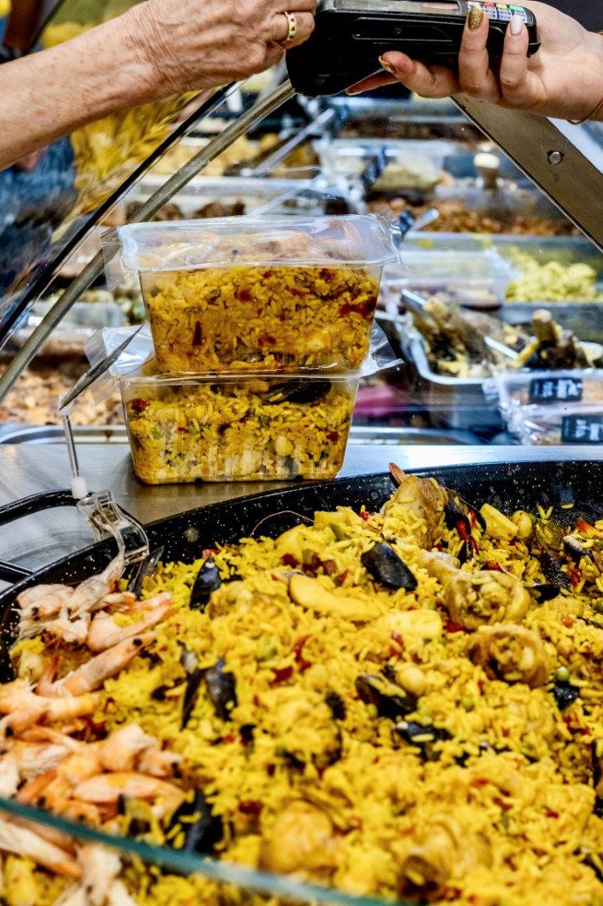 Maurice le gascon traiteur halles narbonne commercant artisan manger alimentation 5