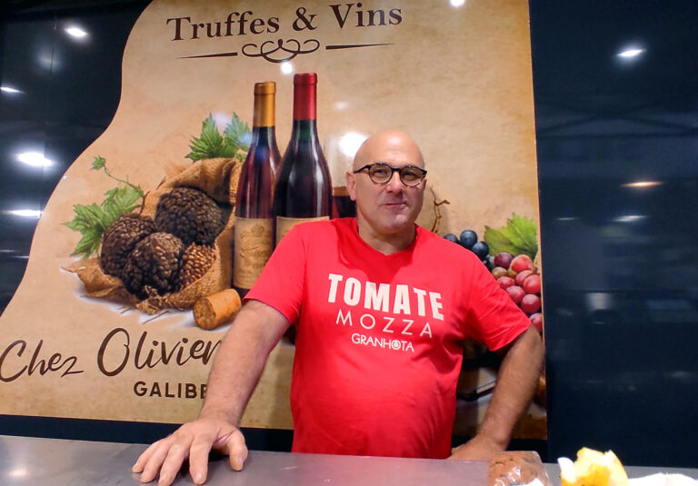 Olivier Galibert Pirimeur fruits et legumes halles narbonne commercant artisan manger alimentation  1a 768x535